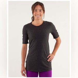 EUC Lululemon (2012) Devotion Tee SS (Heathered Black, size 2)